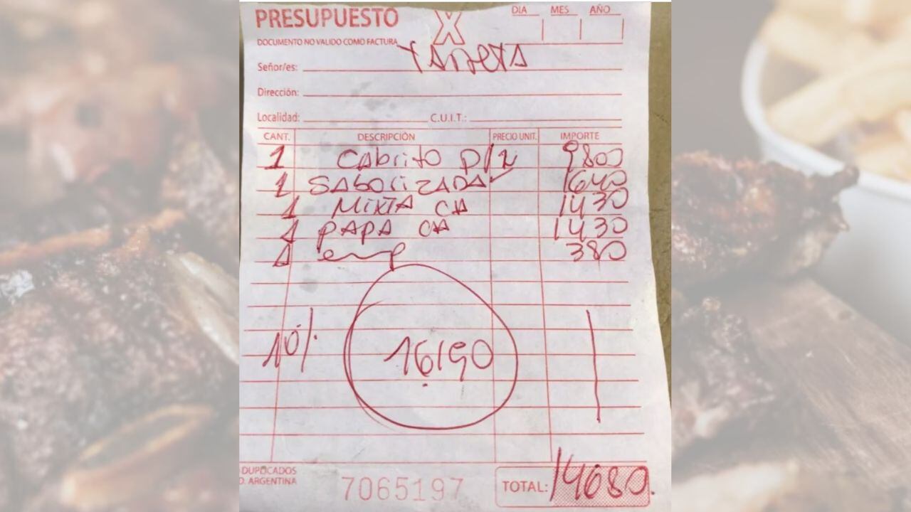 Pagaron más de $16.000 por un almuerzo para dos y un detalle en el ticket les llamó la atención: “No nos avisaron”.