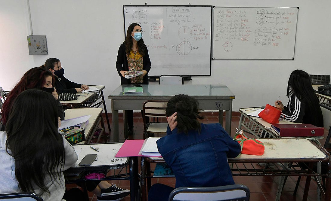 Recomiendan vestir a los chicos "en capas" para soportar el frío y ventilar las aulas. 



