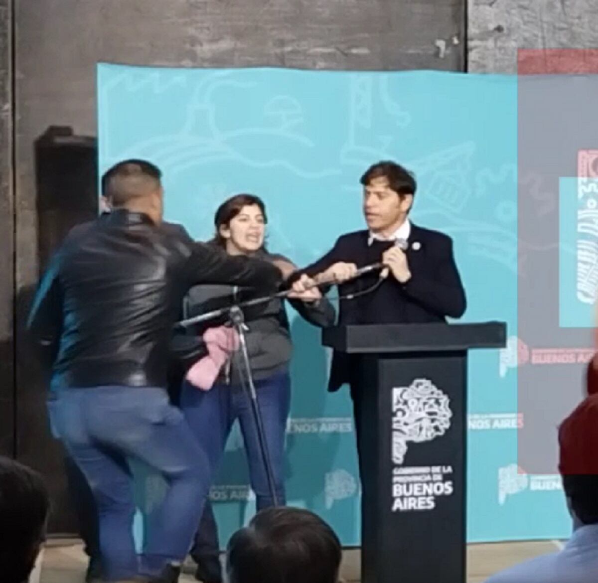 Una mujer increpó a Kicillof y terminó detenida (Captura de video / DLN Noticias)