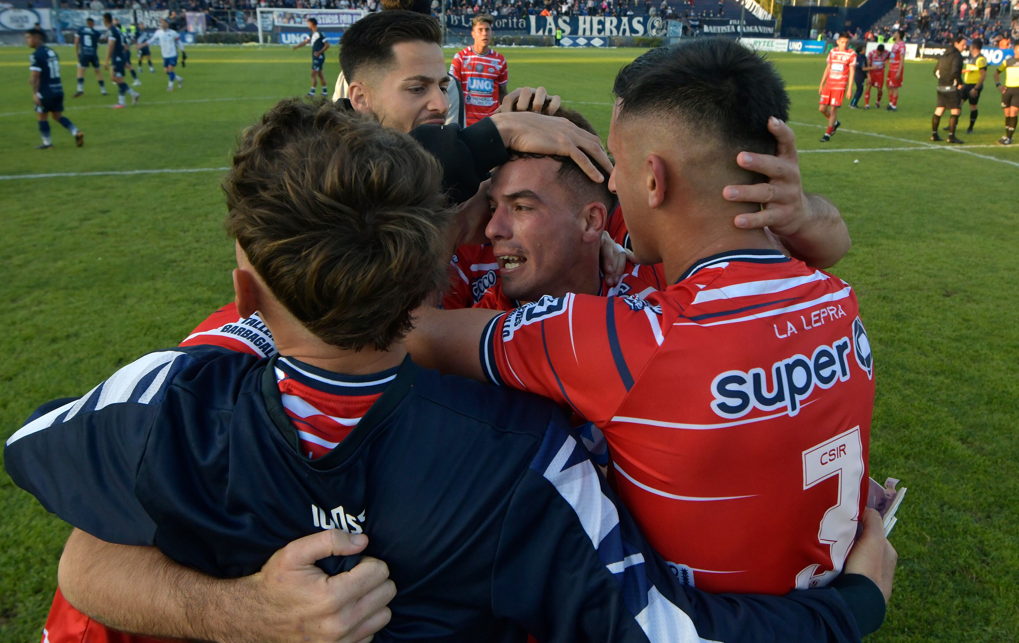 Independiente Rivadavia logró un triunfo vital ante Alvarado por 1-0, en un partido correspondiente a la fecha 35 del torneo de Primera Nacional. Con estos tres puntos en el bolsillo, la Lepra dio un paso gigante hacia el Reducido por el segundo ascenso a la Liga Profesional

Foto: Orlando Pelichotti/ Los Andes