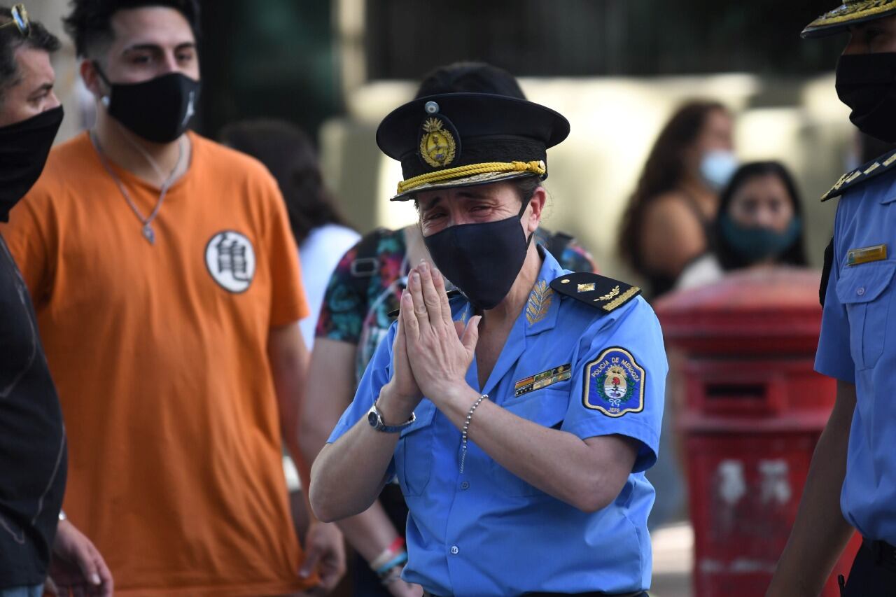 Efectivos de la Policía de Mendoza despidieron al comisario Camilo Uvilla