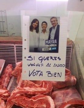 Uno de los carteles sobre el asado en la campaña K de 2019 (Archivo)