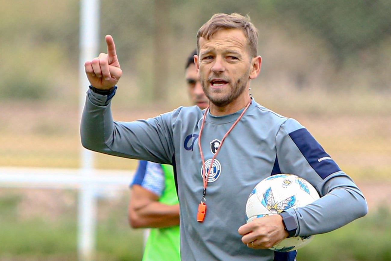 Martín Ciccotello pasó ayer por la Ciudad Deportiva y se despidió del plantel profesional. 