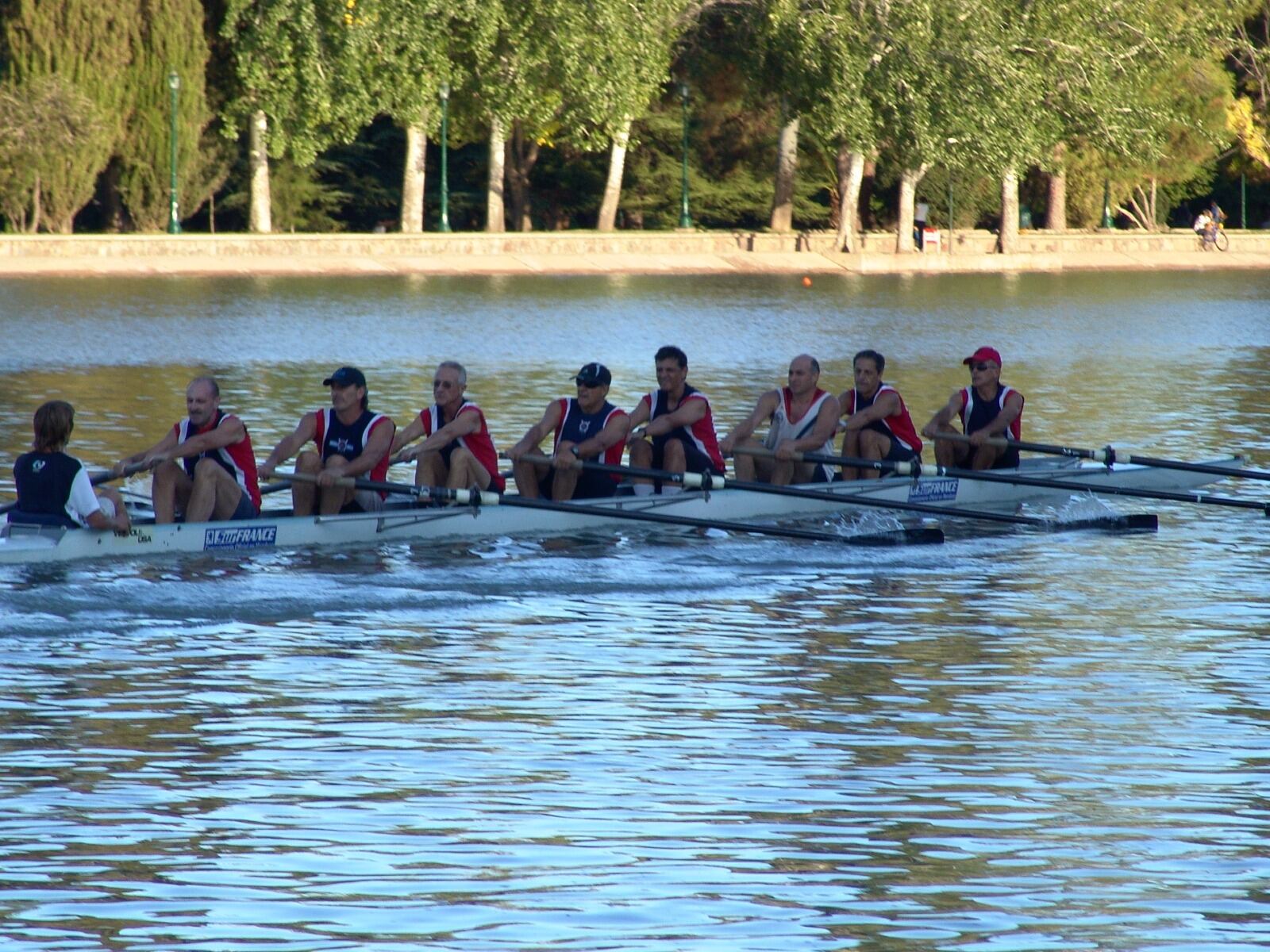 El lago del Parque recibirá a casi 500 remeros de todo el mundo para una mega regata. Foto: gentileza Rubén De la Llana