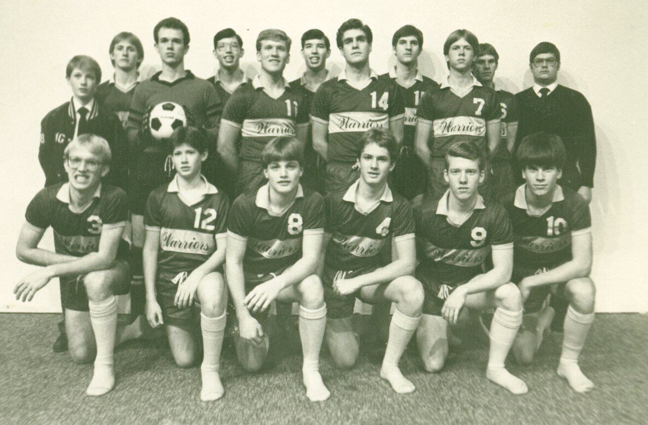 El  mendocino por adopción Erick Darren luce el número 7 en esta foto de juventud con el equipo de fútbol de Estados Unidos del que participó. Su amigo Darren es segundo de pie desde la izquierda.