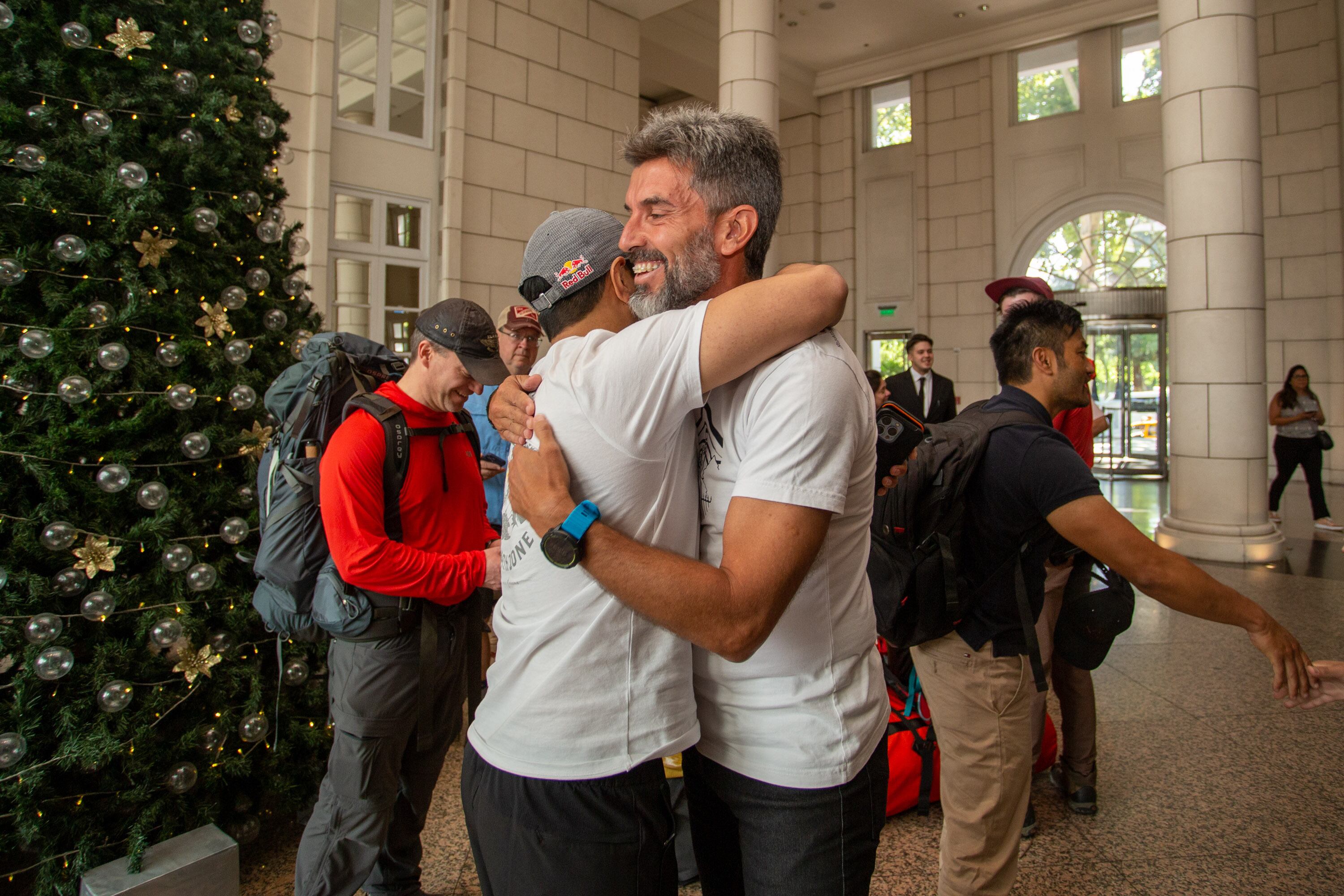 El intendente Ulpaino Suárez declaró al reconocido andinista mundial Nirmal Purja como Huésped de Honor. Foto: Prensa Ciudad de Mendoza