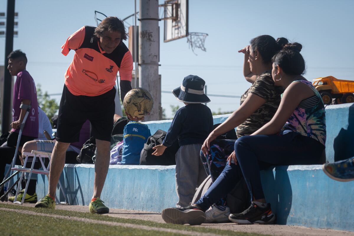 Liga Nacional de Fútbol de Amputados.

En el polideportivo del Barrio de la Gloria se disputó la tercera fecha entre Los Cóndores de Mendoza y Los Leones de Tucuman. 
