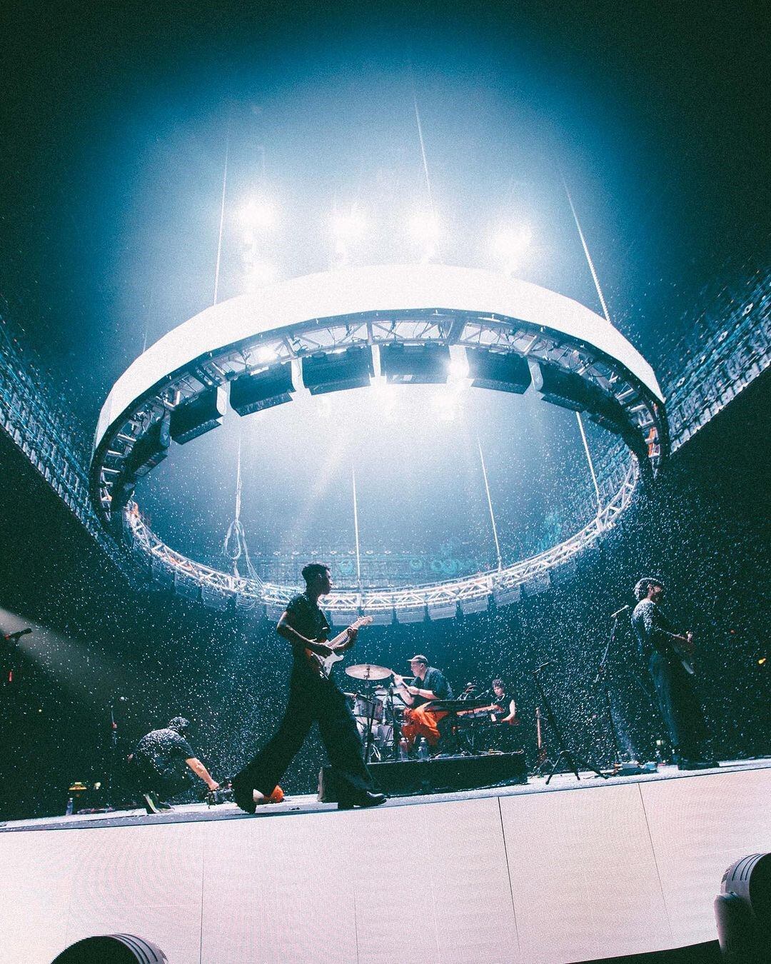 Así fue el increíble show 360° de la banda mendocina Usted Señalemelo en el Luna Park. Foto: Instagram @ustedsenalemelo.