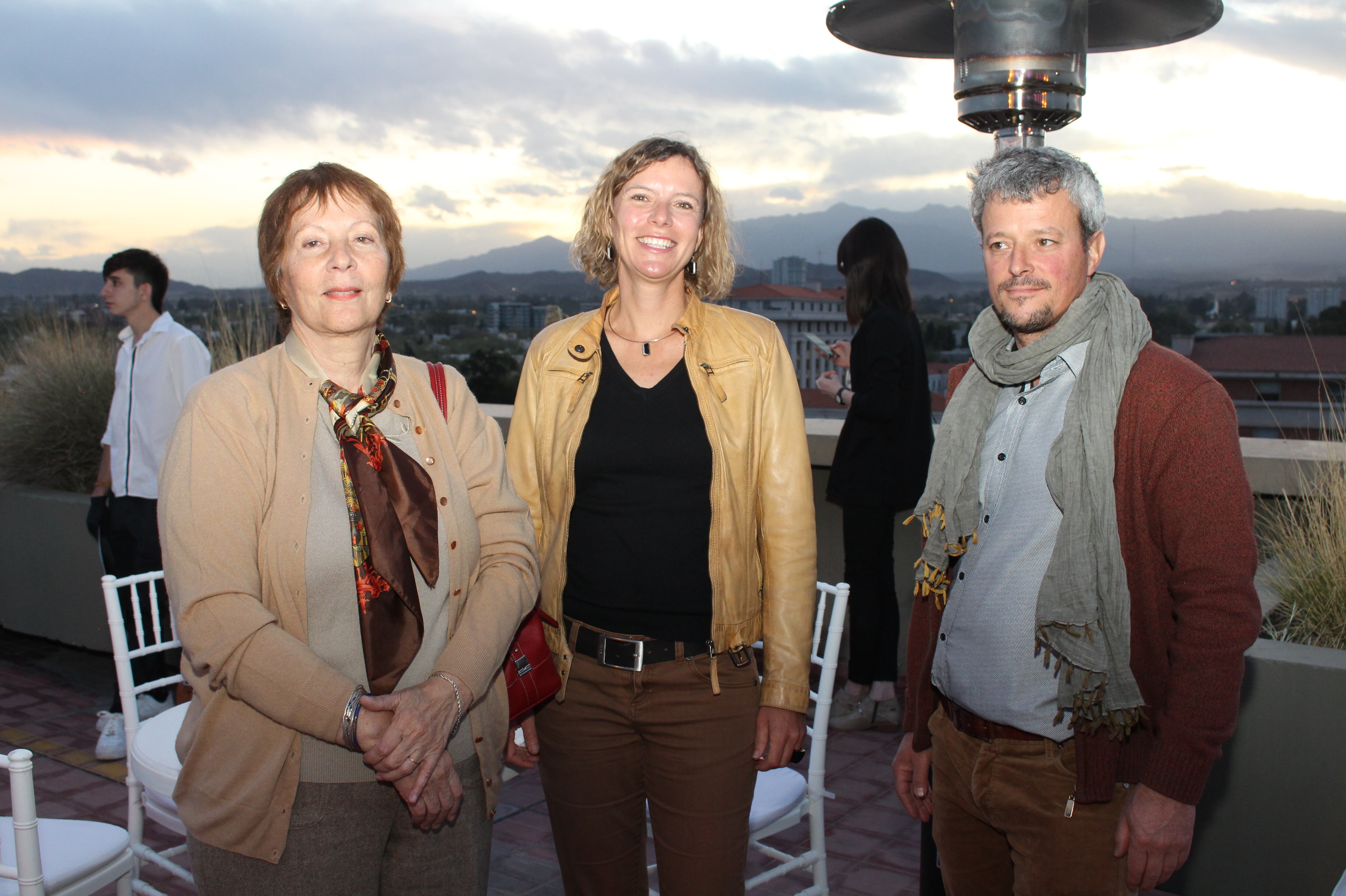 Mitzi Costa, .Charlotte Panouille y Jerome Constant.