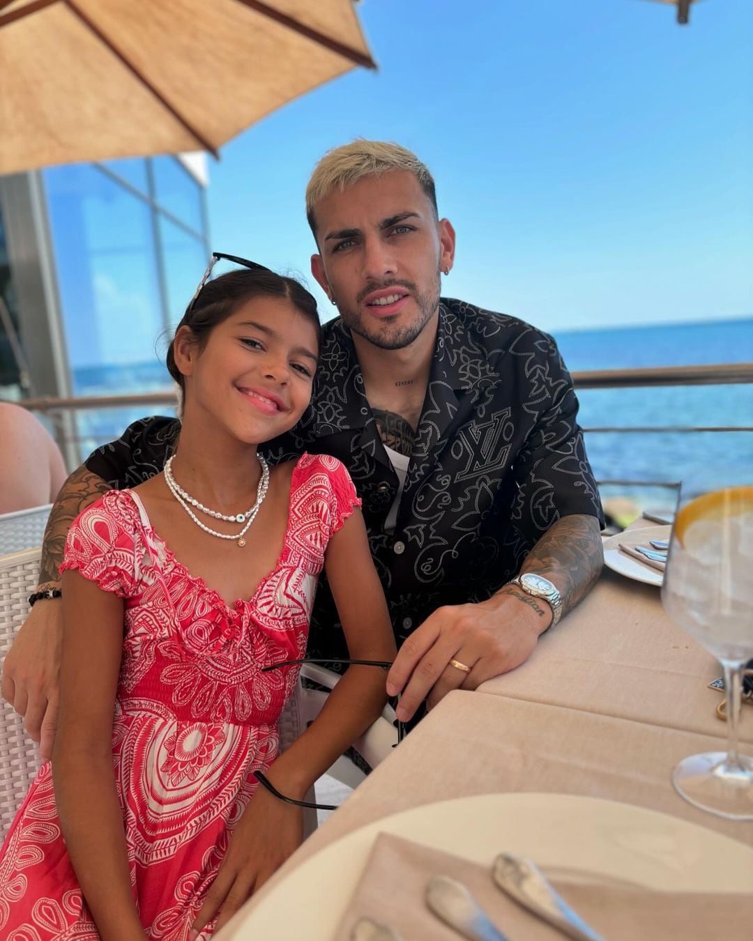 Leandro Paredes y Camila Galante mostraron cómo se enteraron de la llegada de su tercer hijo.