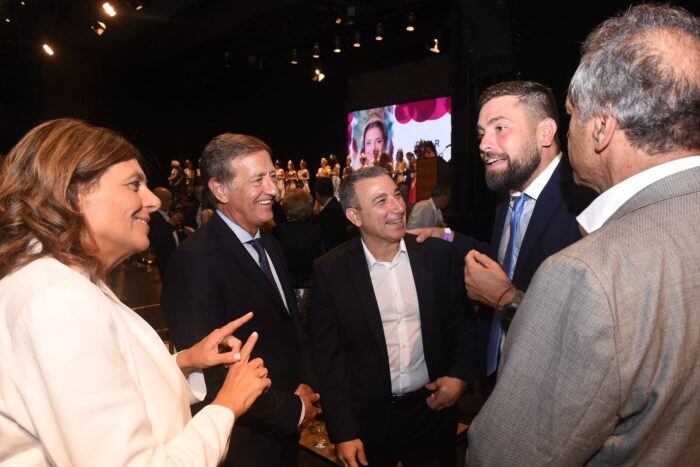 El gobernador Rodolfo Suárez participó del saludo protocolar del cuerpo consular con las reinas de la Vendimia. - Gentileza