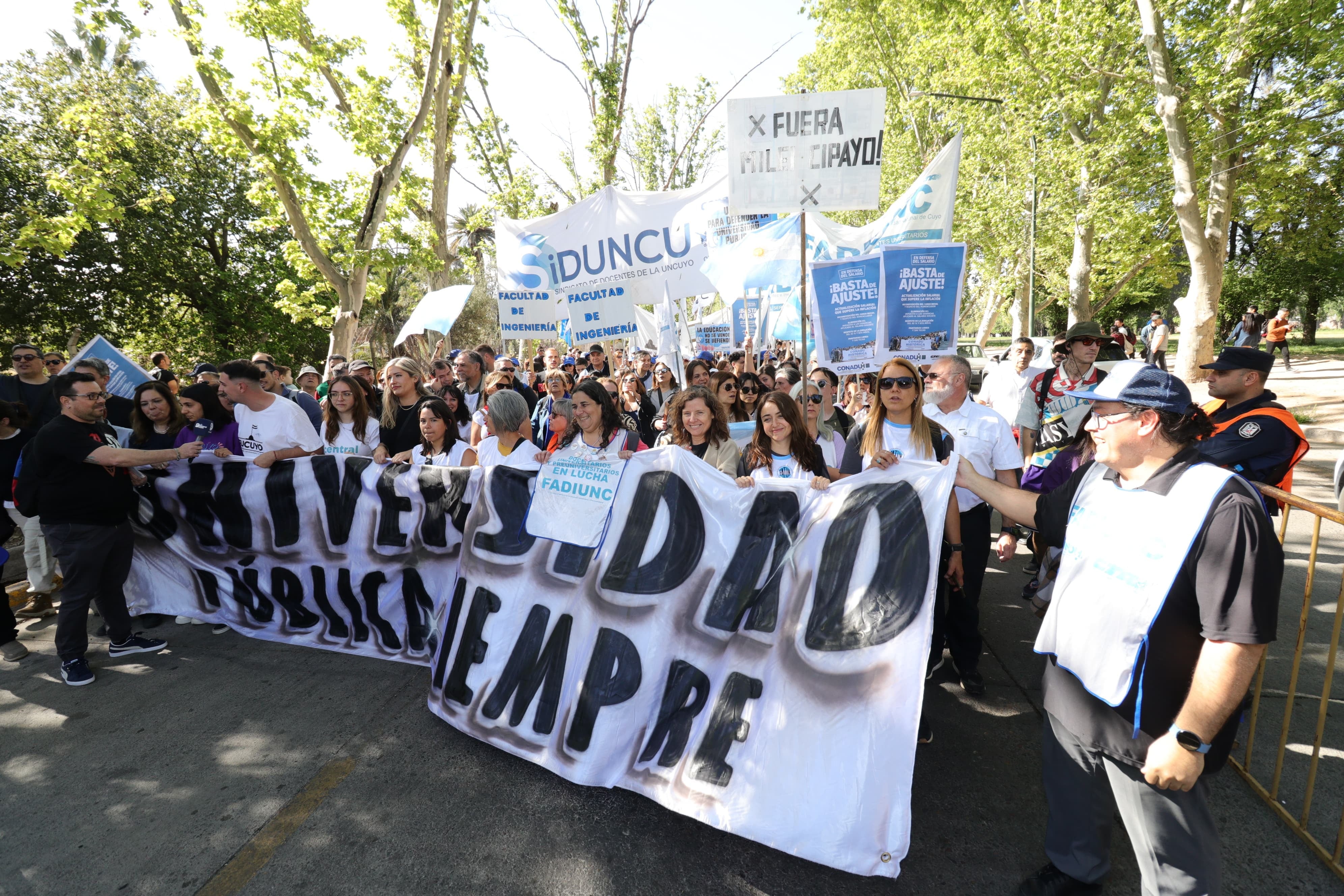 Marcha universitaria en Mendoza en defensa de la educación pública. Foto: Gentileza