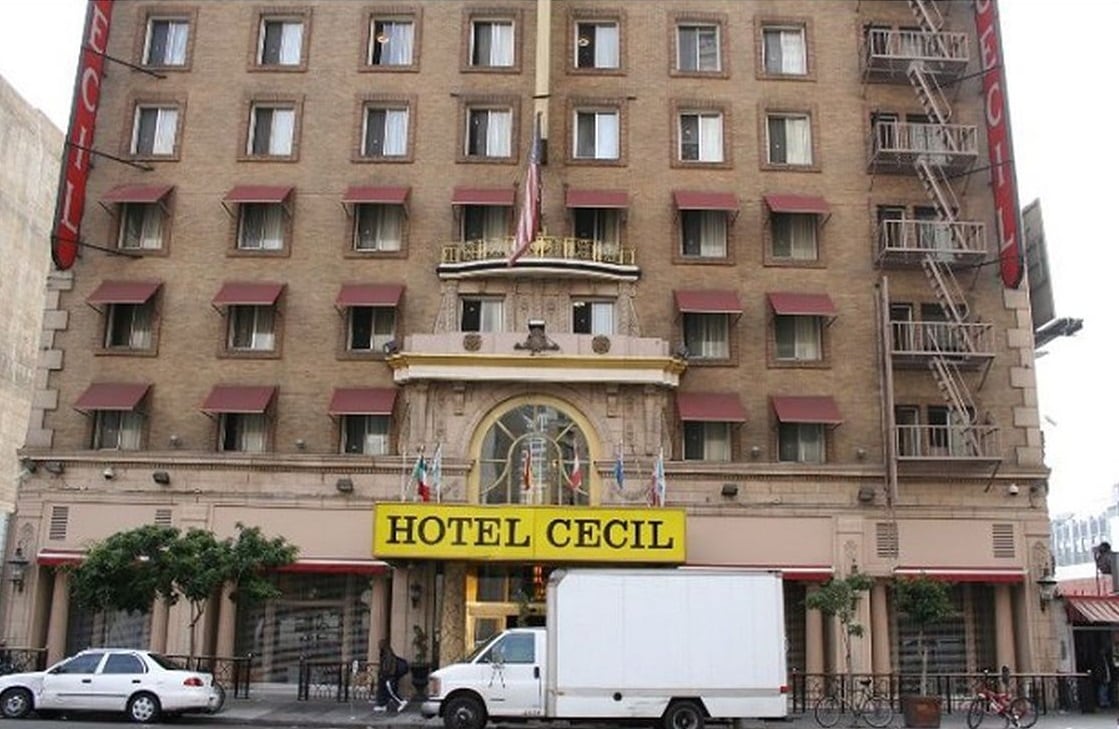 Fachada del Hotel Cecil, escenario de varias tragedias (Los Ángeles)