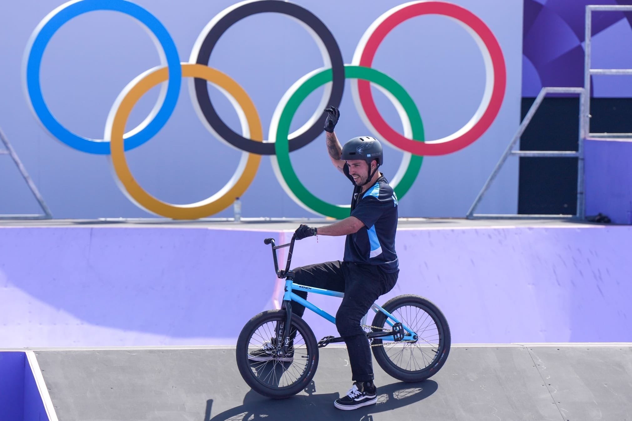 El biker consiguió la primera medalla de la Argentina en París.