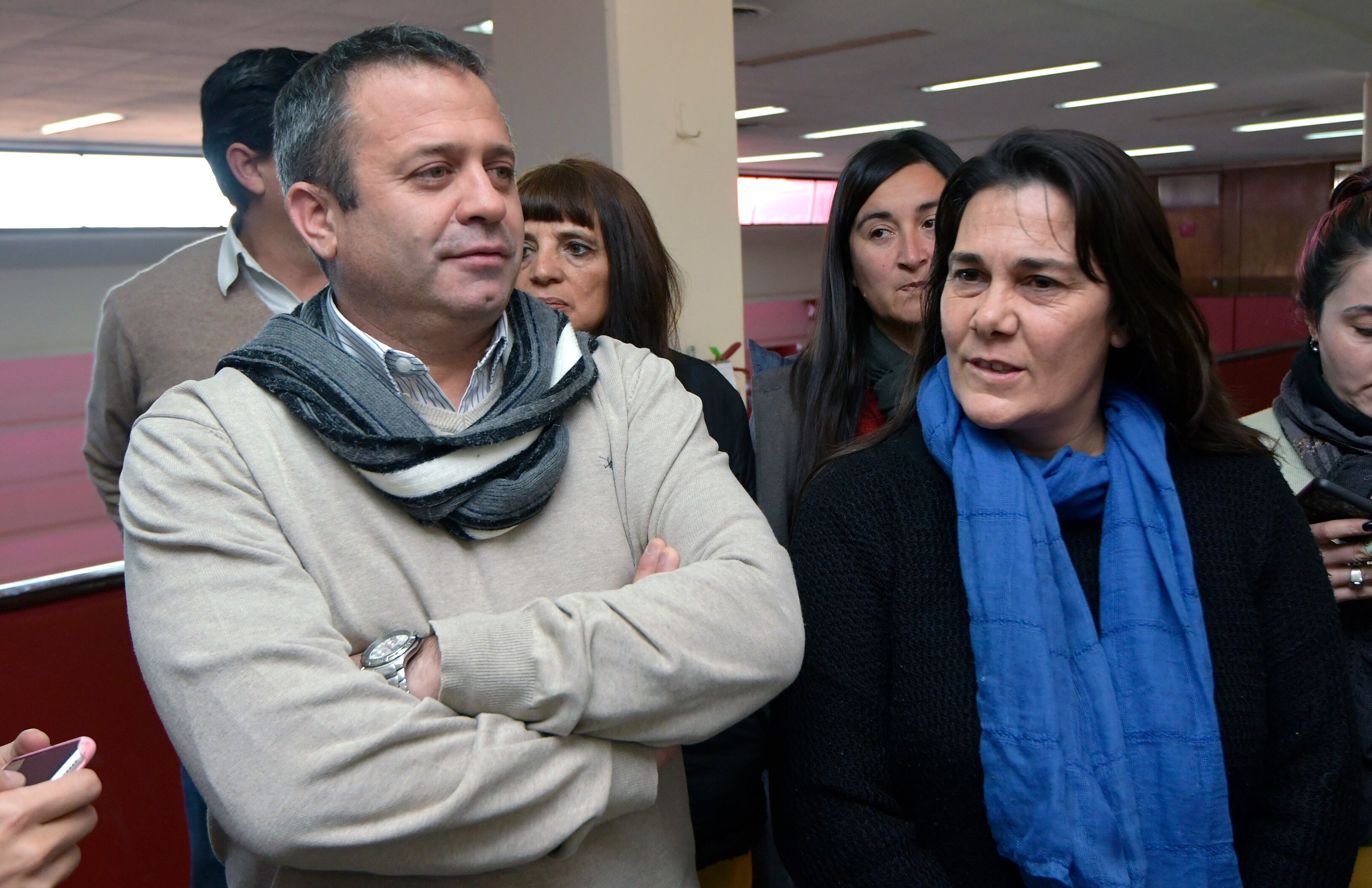 Carina Sedano y Gustavo Correa, del Sindicato Unido de Trabajadores de la Educación (SUTE).


Foto: Orlando Pelichotti / Los Andes