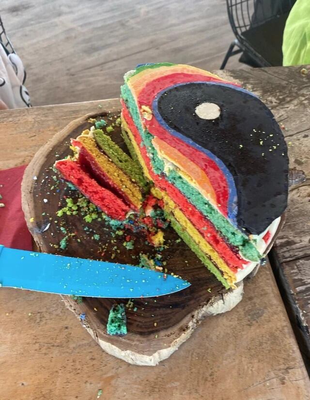 Tao cumplió un año de vida y se lo festejaron en la playa con una torta fabulosa.