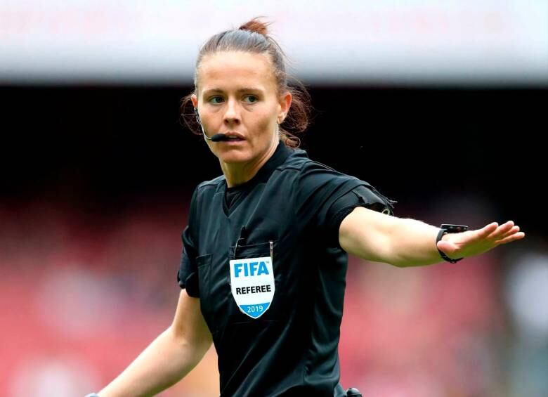 Rebecca Welch se convertirá en la primera mujer en dirigir un partido de la Premier League inglesa.