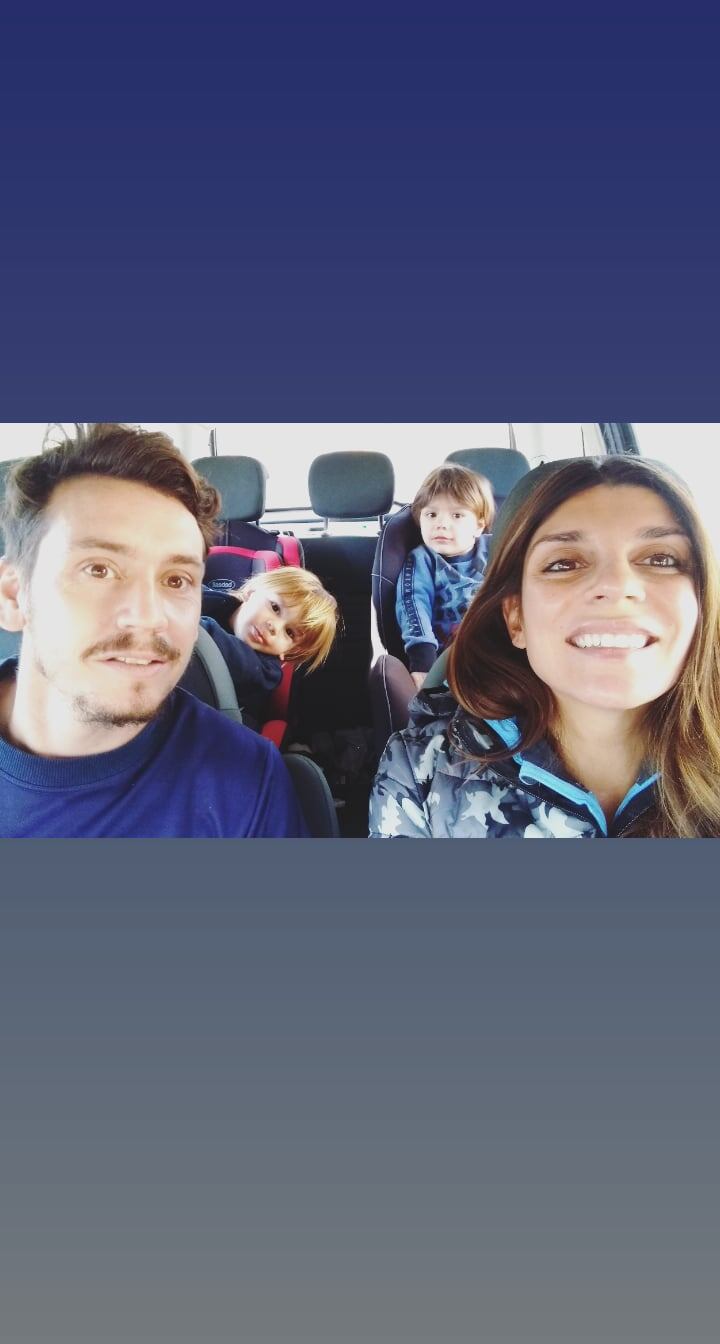 Ornella junto a su marido y sus dos hijos.