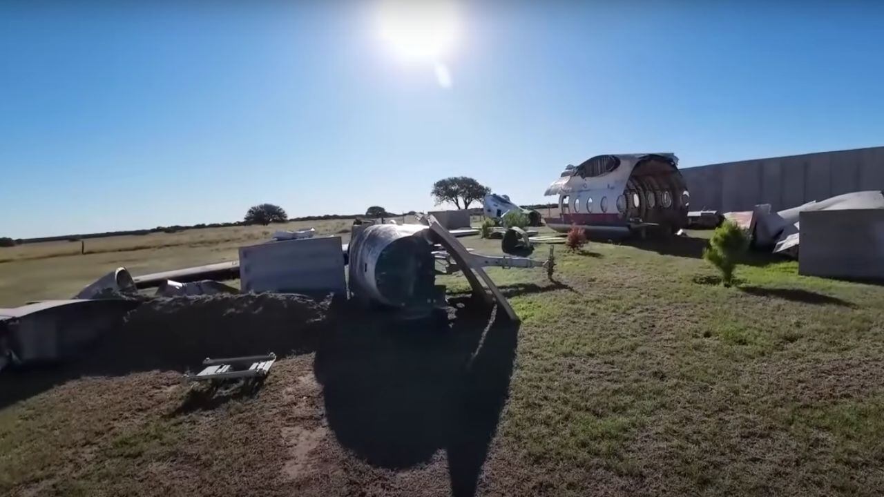 El centro de entrenamiento posee restos de aviones para simular rescates.