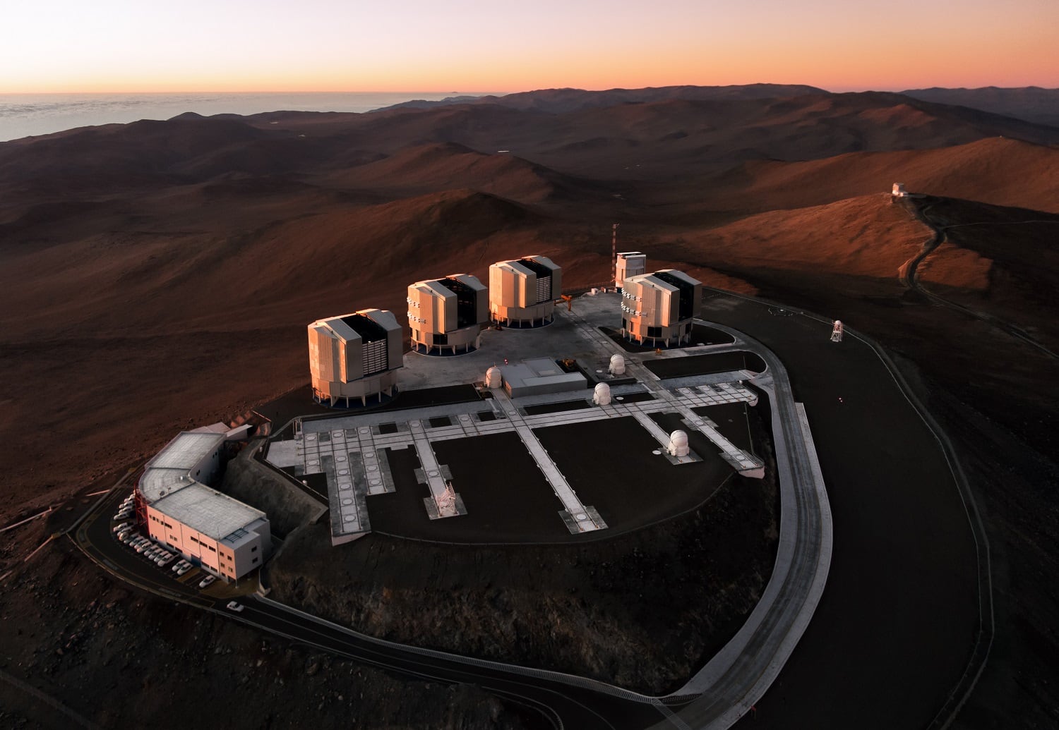 Vista aérea de las instalaciones del Very Large Telescope (VLT) de ESO en Atacama, Chile.