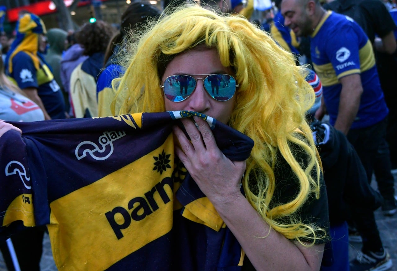 Fanáticos mendocinos celebraron el triunfo de Boca en la final Liga Profesional . / Orlando Pelichotti (Los Andes). 