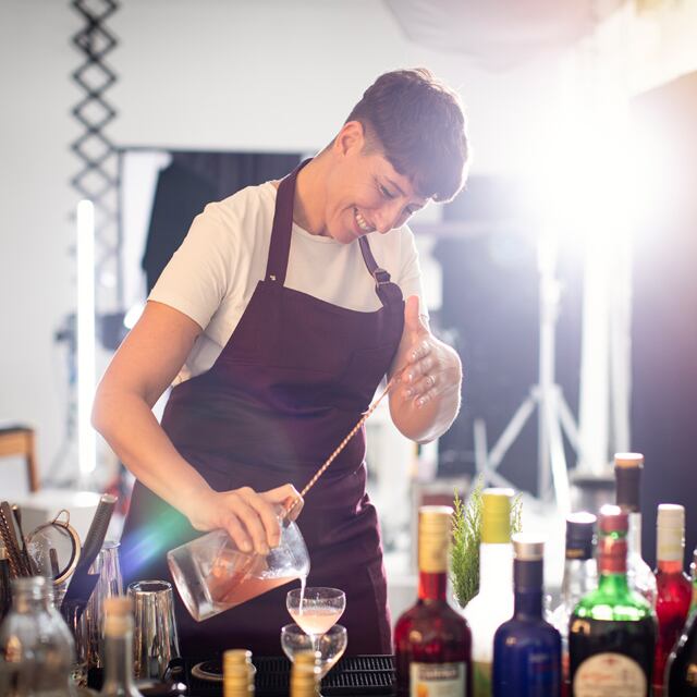 La bartender Inés de los Santos.