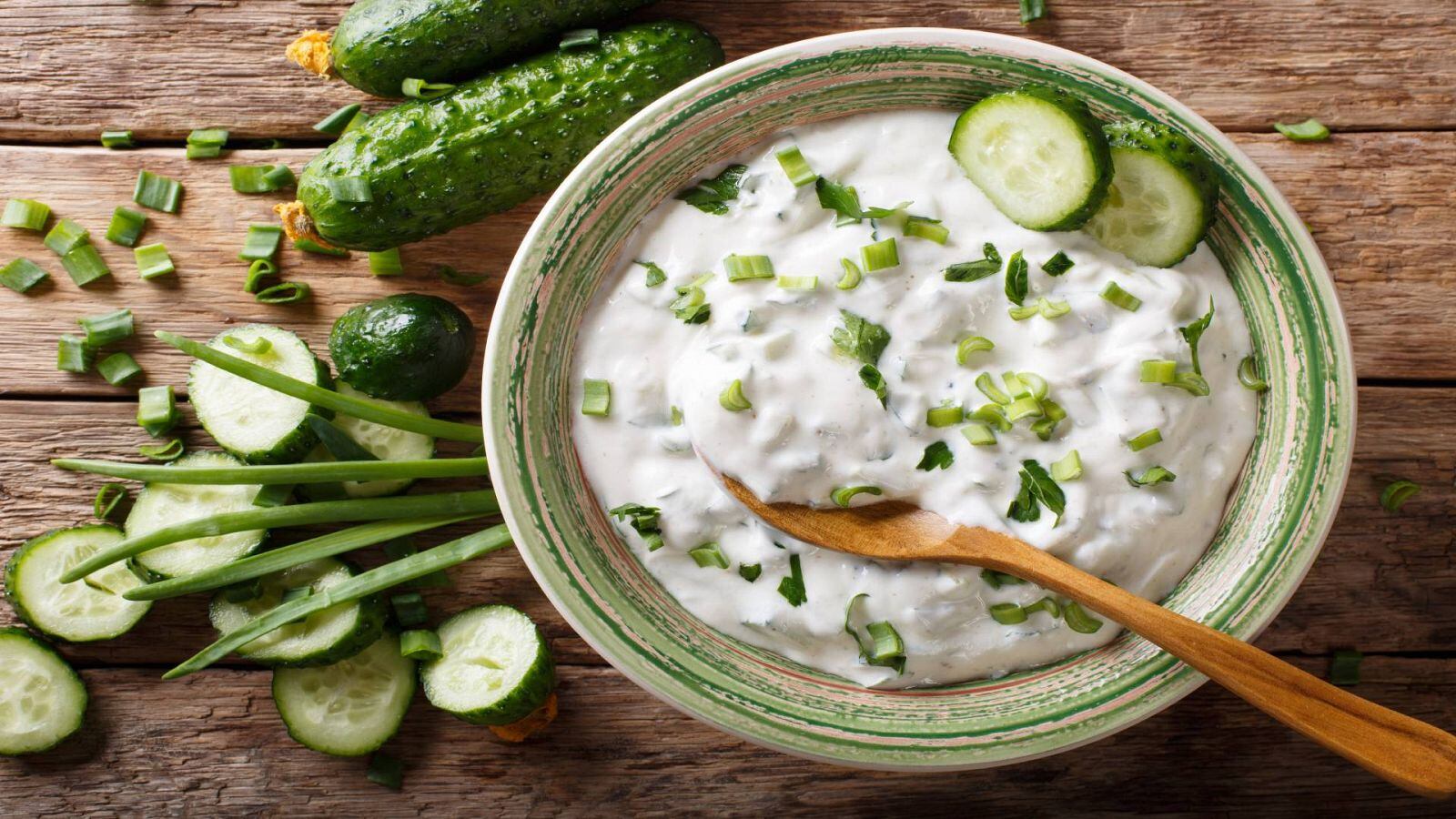 Receta sencilla para hacer salsa Tzatziki en casa