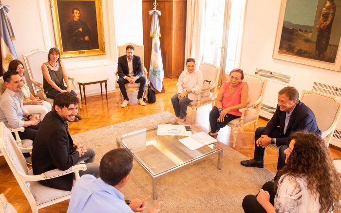 La decisión del Ejecutivo se comunicó en un encuentro que mantuvo el Gobernador con el staff de la Fiesta Nacional de la Vendimia 2023. / Foto: Gobierno de Mendoza