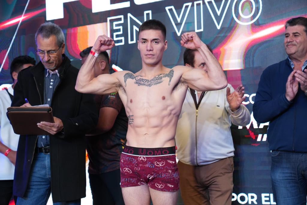 Maximiliano Segura y al venezolano Kelvinyer Salazar. El viernes se enfrentarán por el título superligero Feconsur del Consejo Mundial de Boxeo (CMB)