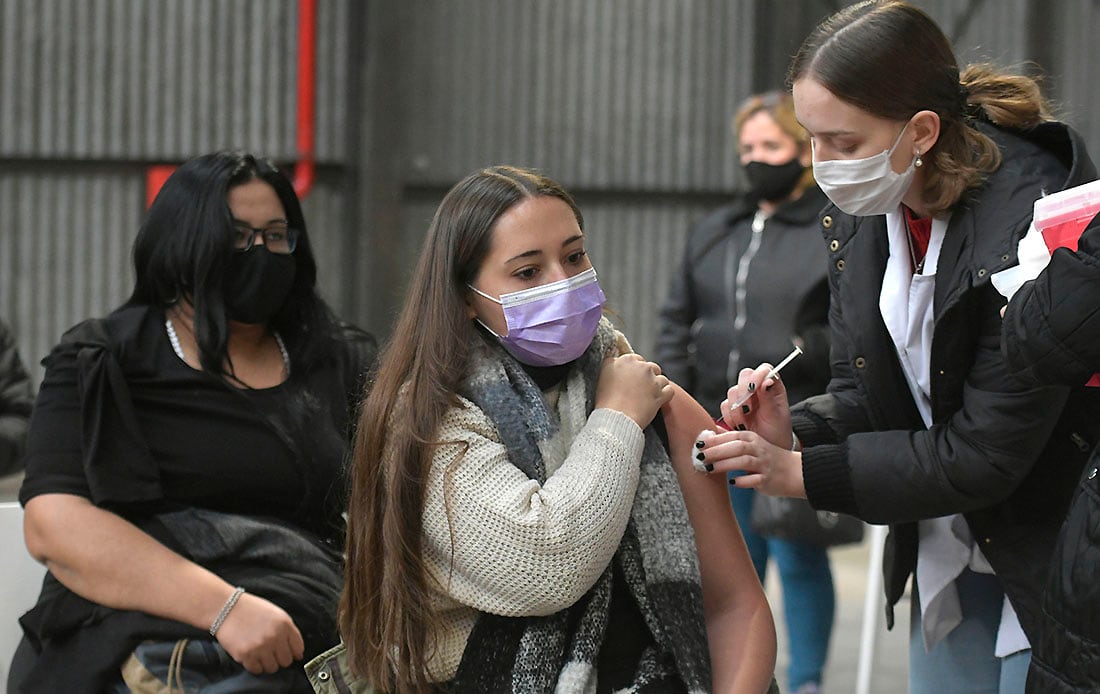 Vacunación en La nave Cultural.
Continuaba esta jornada la vacunación contra el Covid 19 o Coronavirus 
