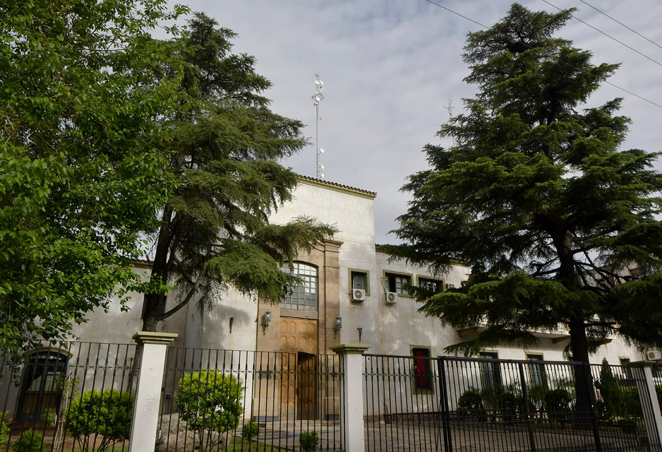 Edificio municipal, proyectado en 1942, sobre calle San Miguel.