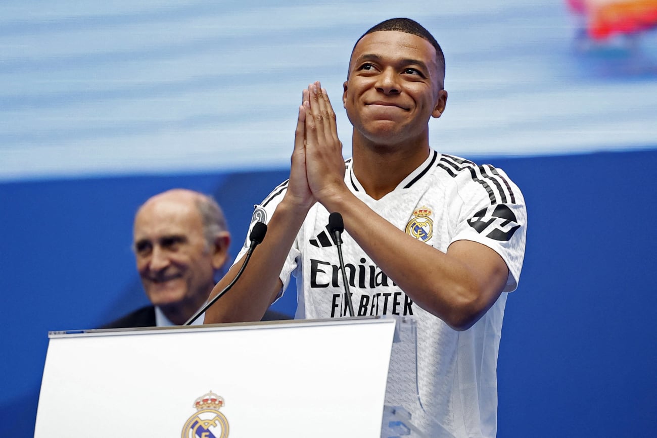 Kylian Mbappé salió tras la finalización de su contrato en el PSG y firmó por el Madrid, donde ya es figura.