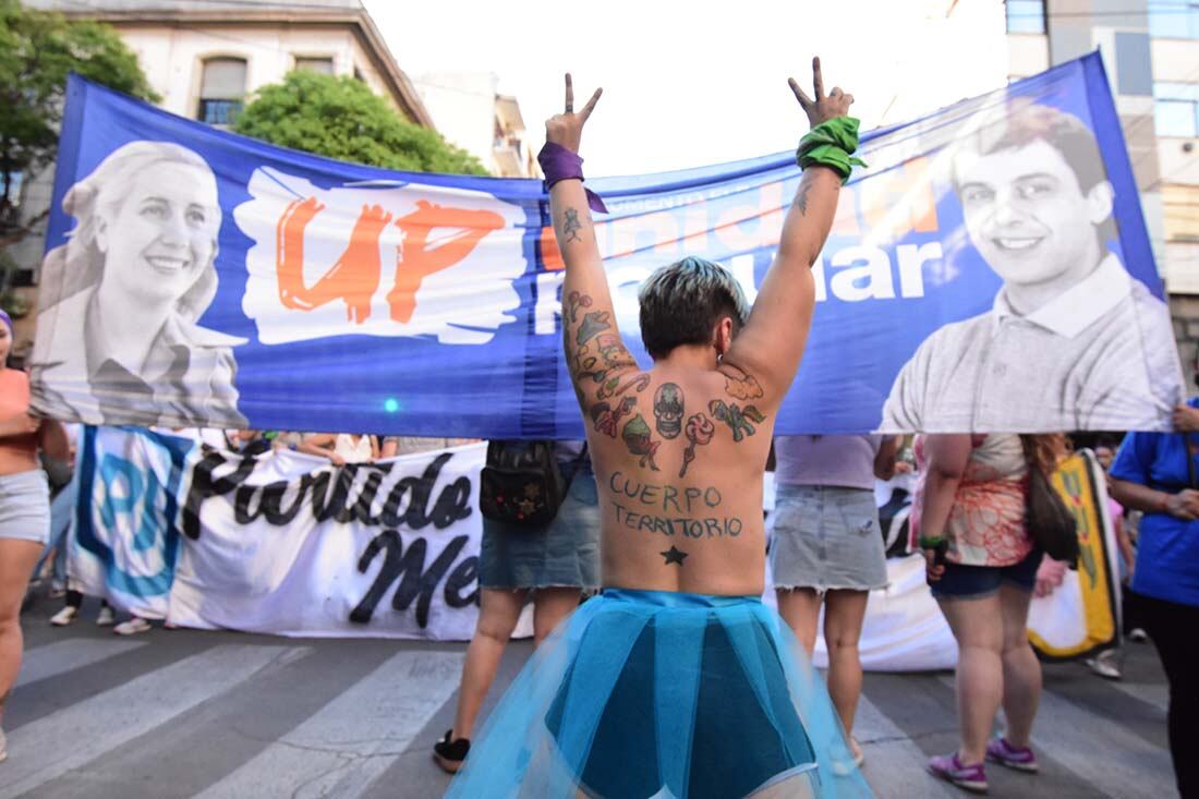 En el Kilómetro 0 de Mendoza se realizó la marcha por el día internacional de la eliminación de la violencia contra la mujer. Foto: Mariana Villa