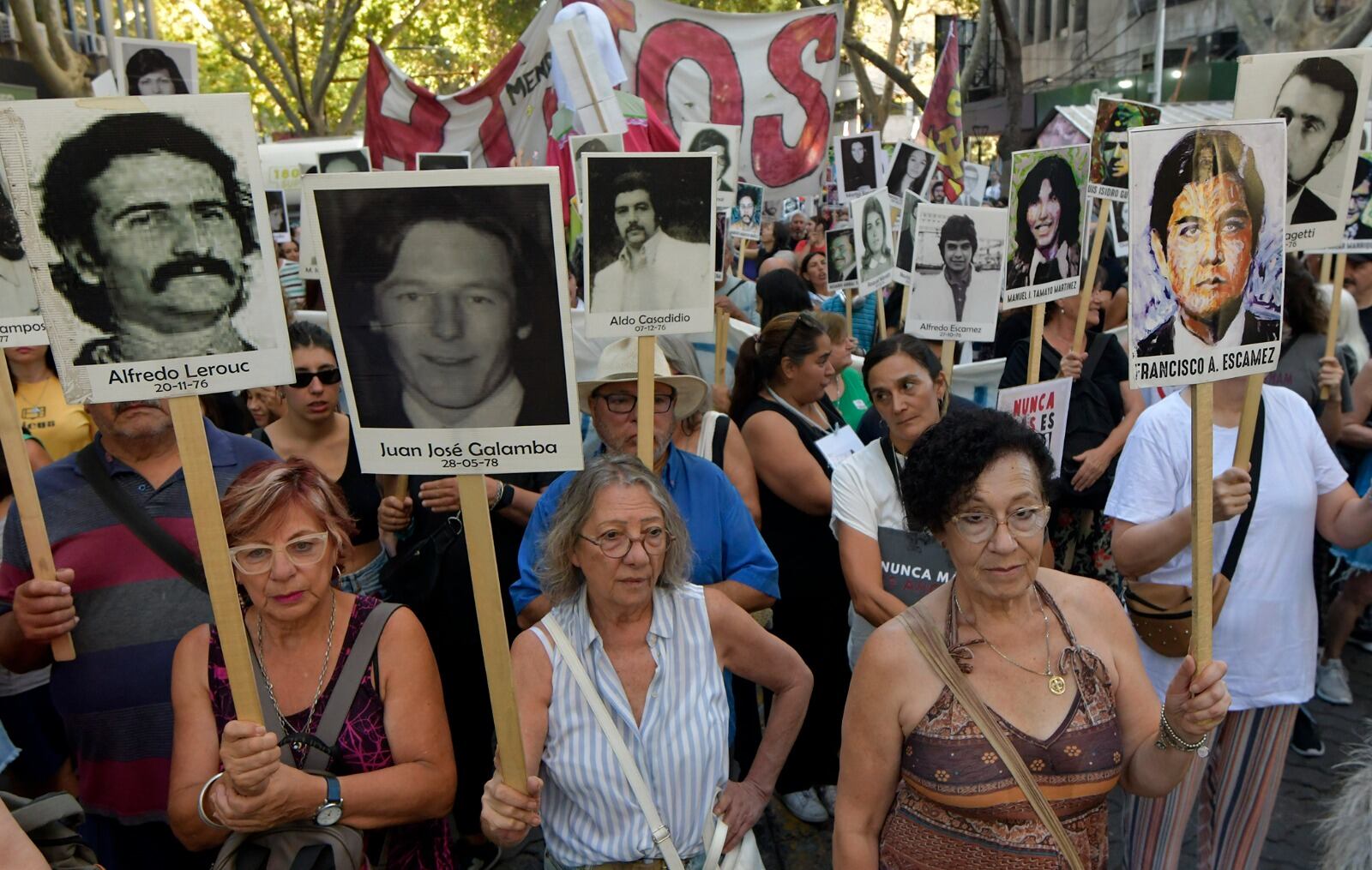 Multitudinaria marcha por el 24M en las calles mendocinas / Orlando Pelichotti.