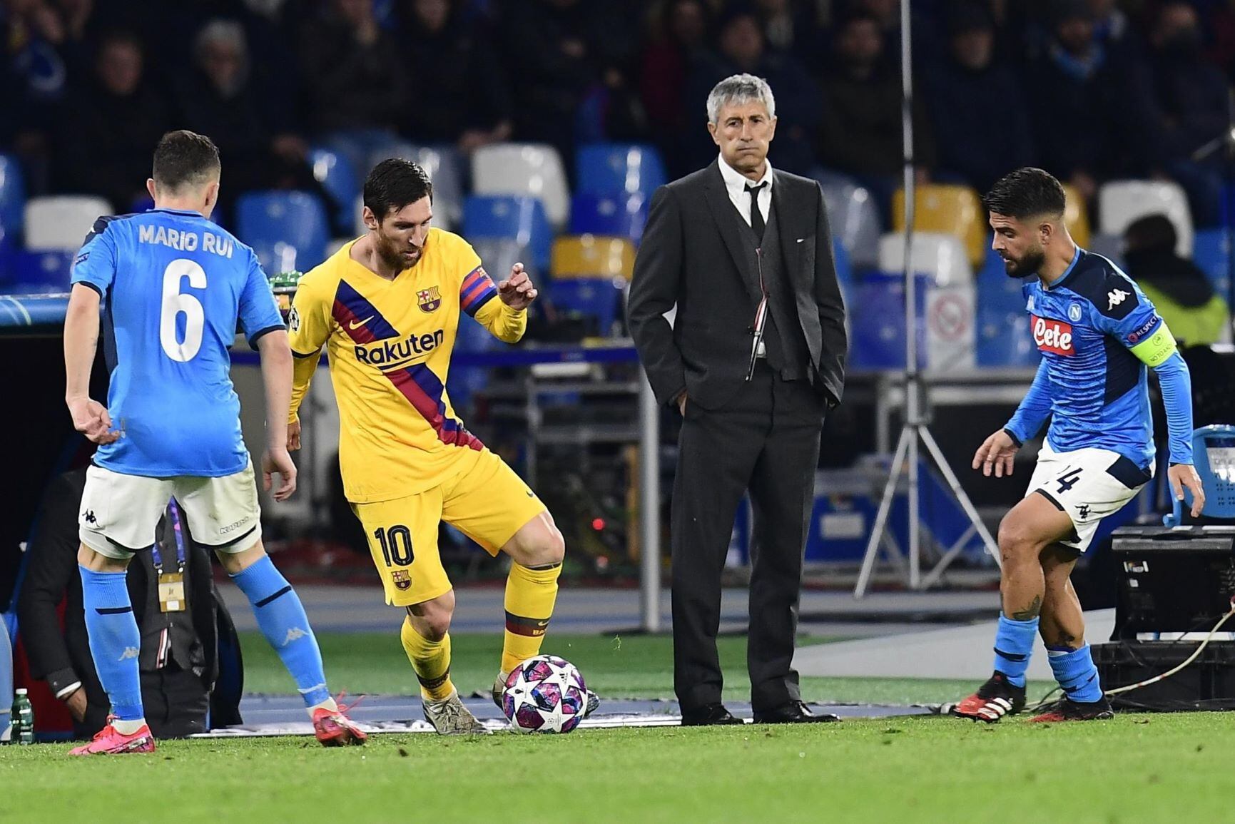 El entrenador del Barcelona aseguró ante Napoli se debería jugar en el Camp Nou.