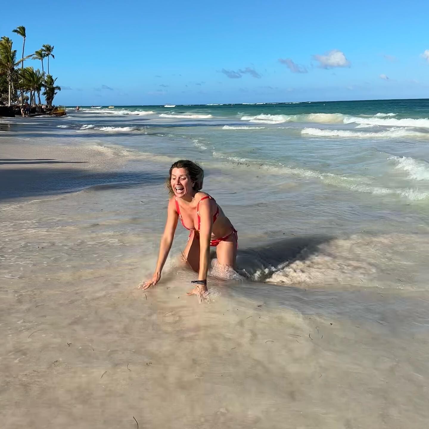 Laurita Fernández posó desde la playa