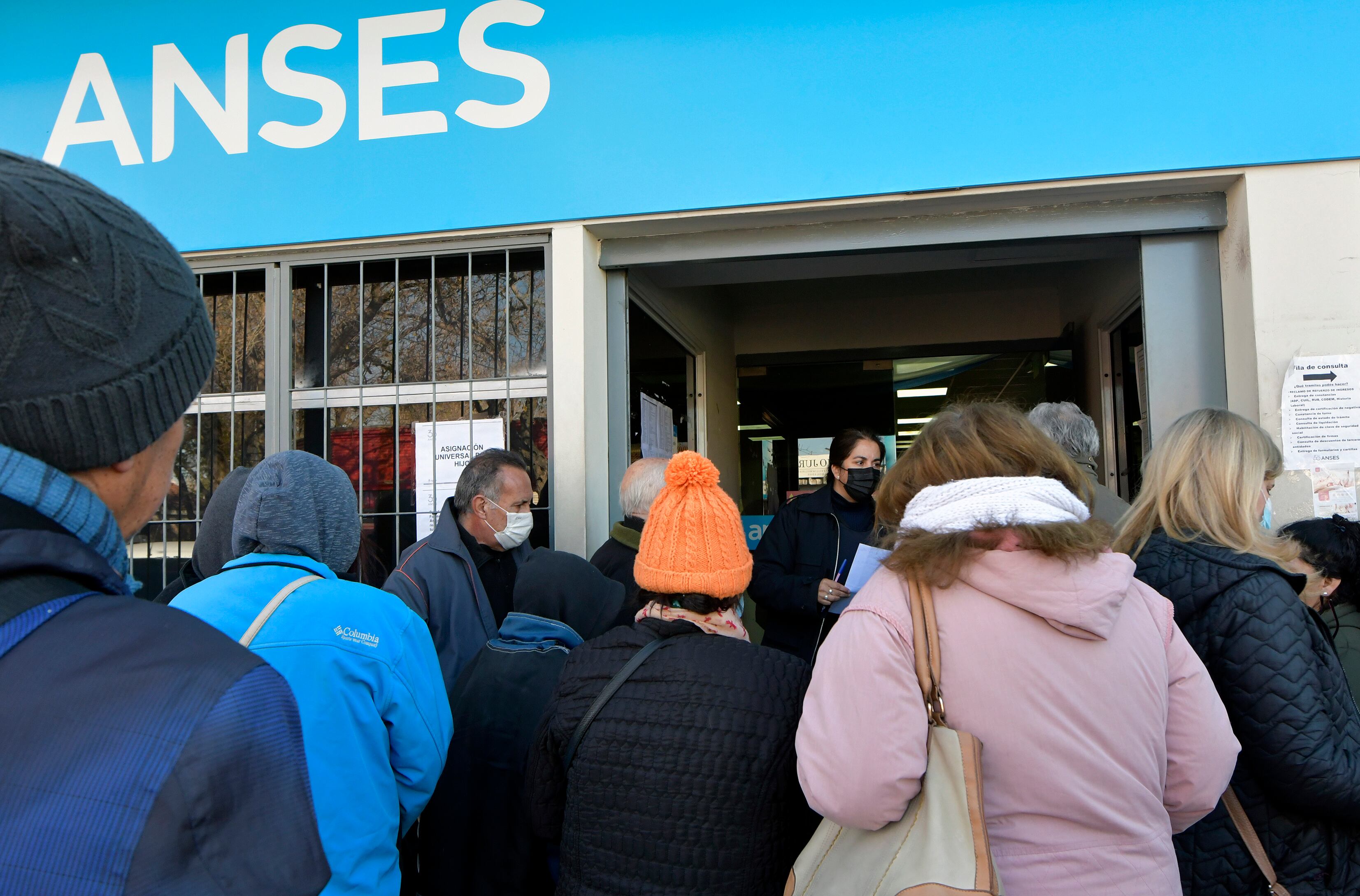 Pagos de Anses en julio de 2022 - Foto: Orlando Pelichotti / Los Andes
