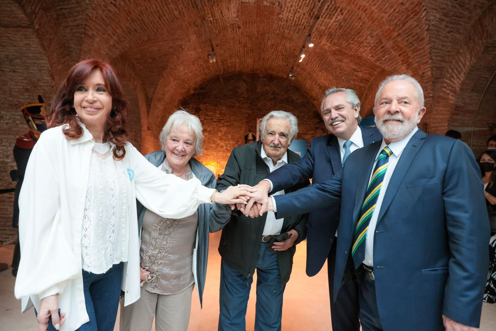 Acto por la democracia en plaza de mayo
la campora
Cristina kirchner
alberto fernandez
lula la silva
Foto prensa