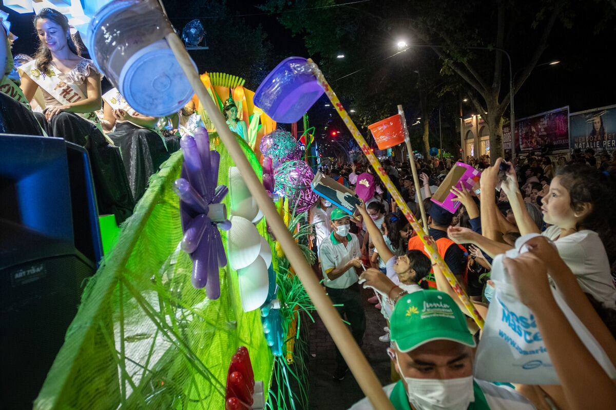 La Vía Blanca regresó después de dos años con mucha gente en la calle y el mismo fervor de siempre Foto: Ignacio Blanco / Los Andes