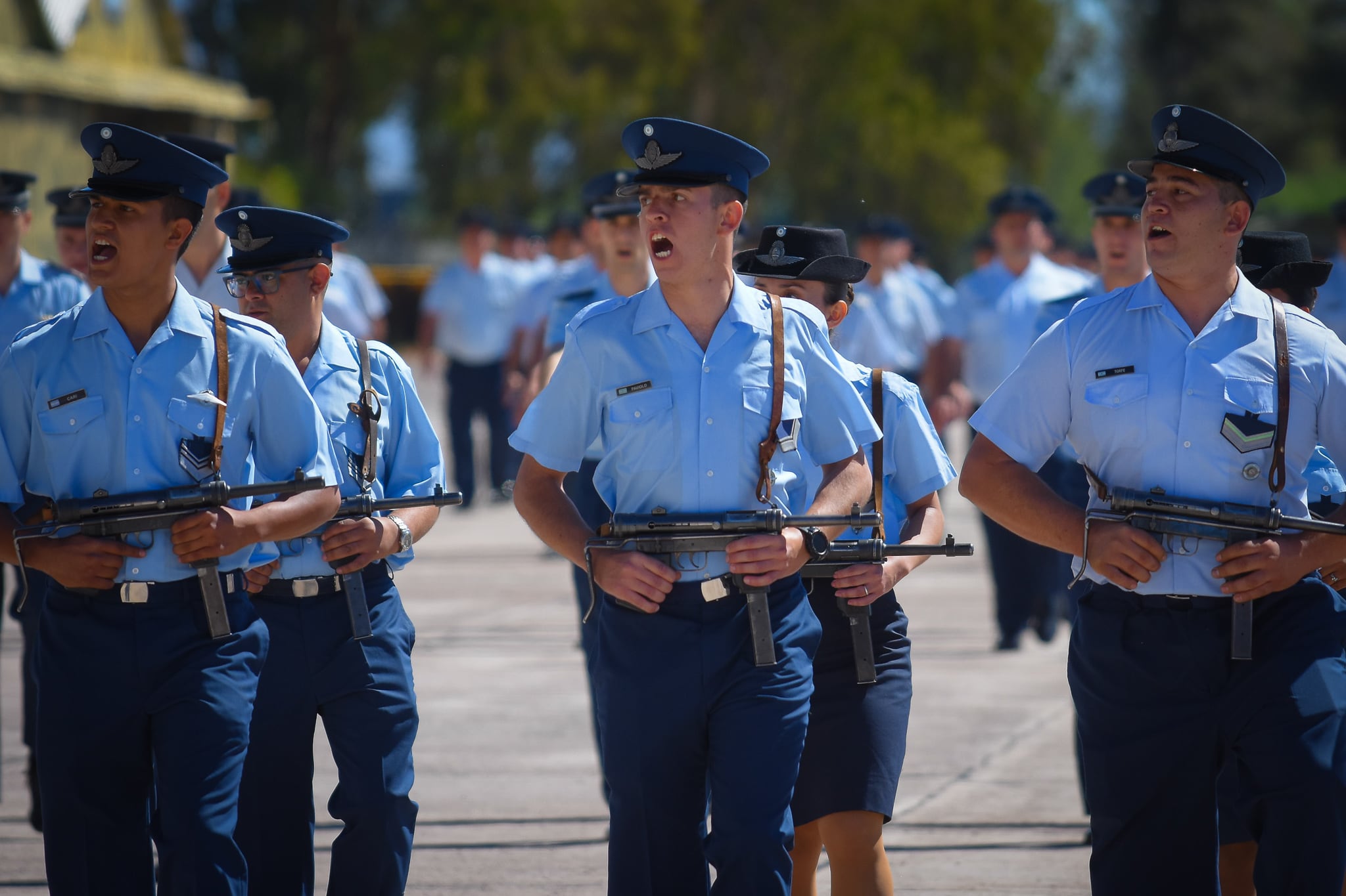 Con un desfile terrestre y un pasaje aéreo de los IA 63 Pampa se realizaron los actos del 73 aniversario de la IV Brigada Aérea