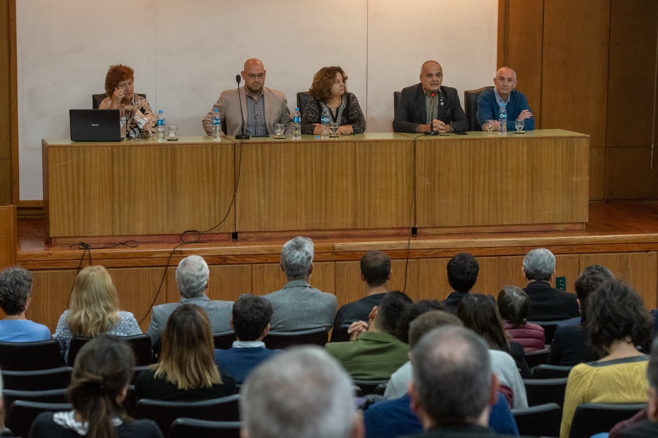 Presentación de los precios socioeconómicos en la Facultad de Ciencias Económicas de la UNCuyo. Foto: Ignacio Blanco / Los Andes 