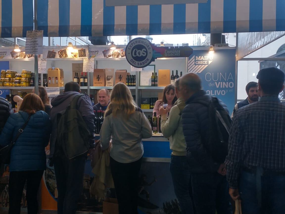 Esta feria gastronómica le ha brindado la oportunidad a los dueños de Moluá de estar en contacto directo con el público, transmitiendo su amor por el aceite de oliva y compartiendo las cualidades y beneficios de consumirlo.