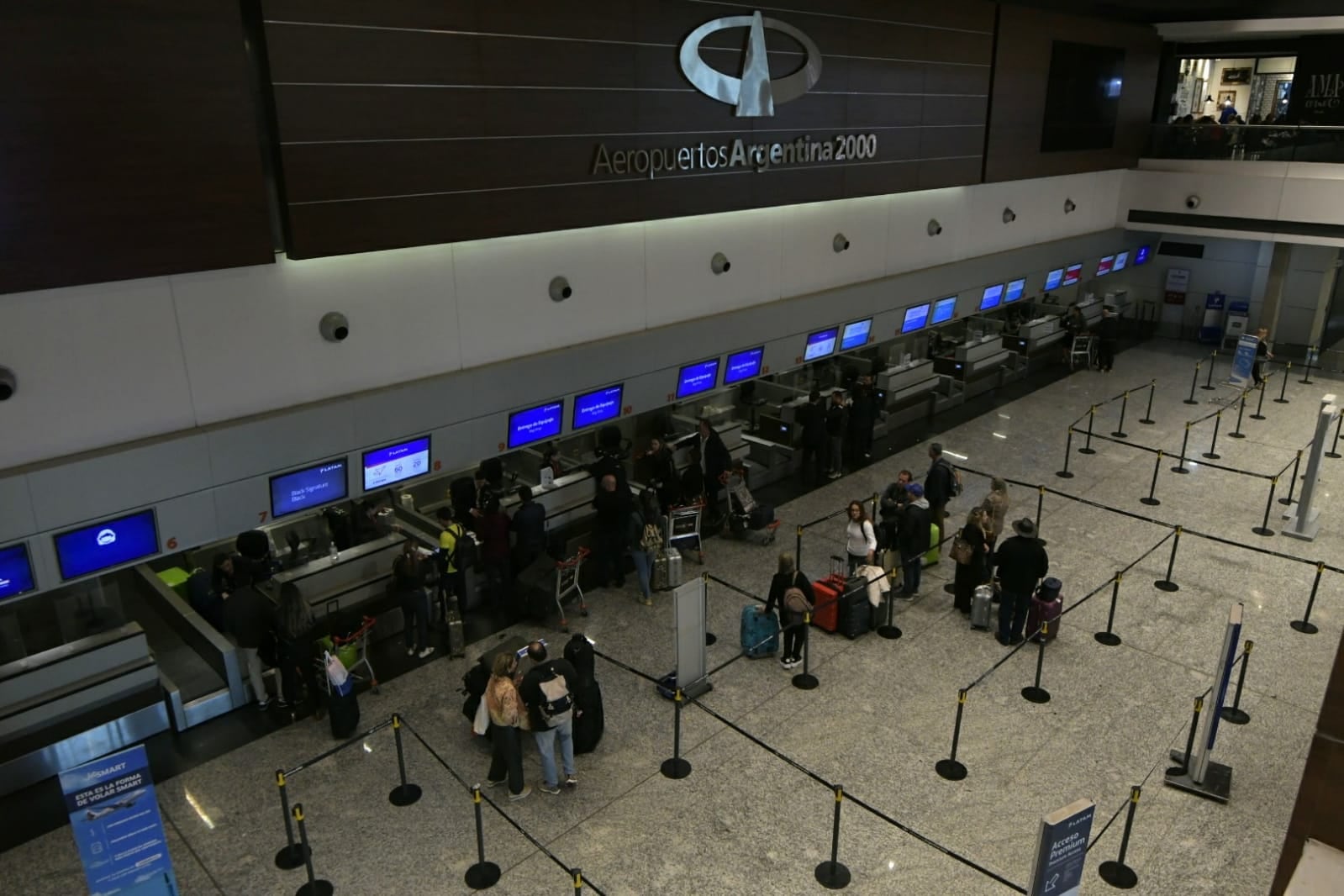 Pasajeros en el aeropuerto El Plumerillo de Mendoza (Orlando Pelichotti / Los Andes)