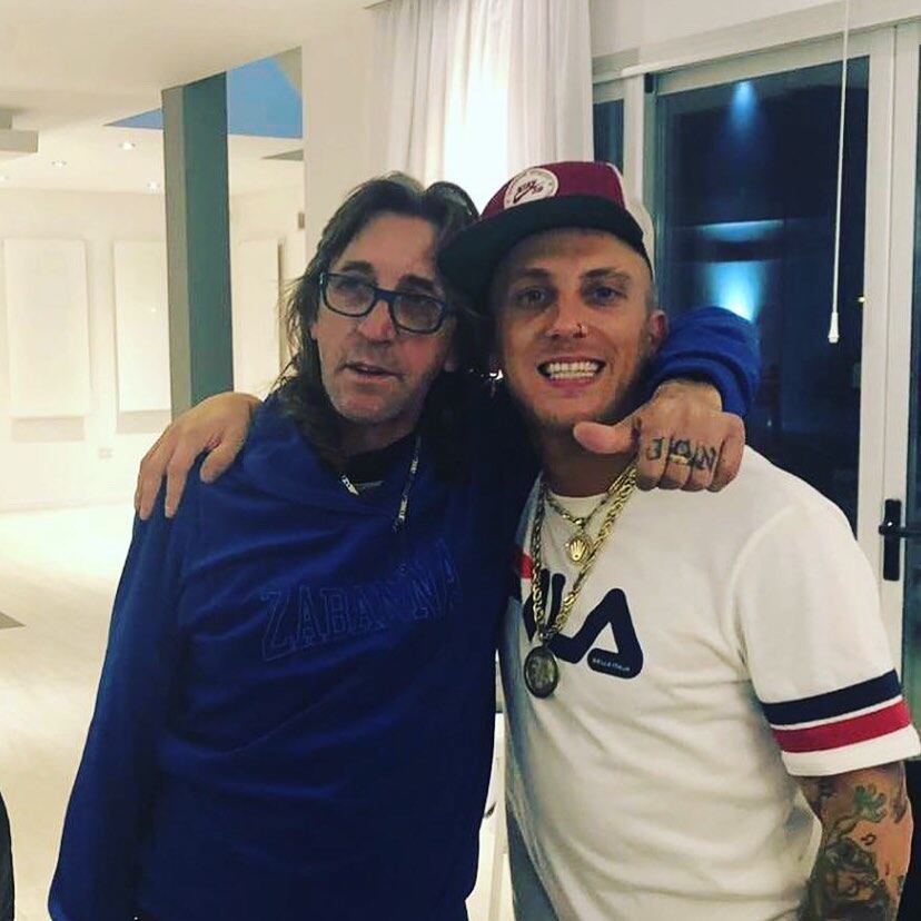 El Polaco se tatuó la cara de su padre en la pierna para homenajearlo.