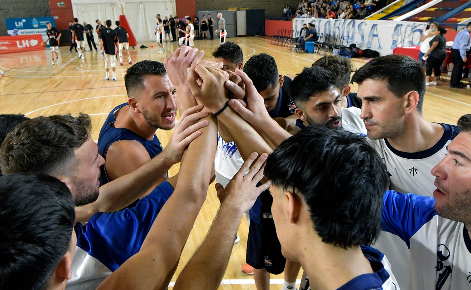 Abrazo de San José y ese final abierto hasta el próximo miércoles.Foto Orlando Pelichotti