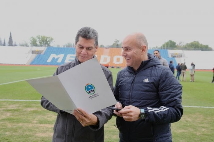 Autoridadesd de la FIFA evaluaron el estadio Malvinas Argentinas. / Gentileza.