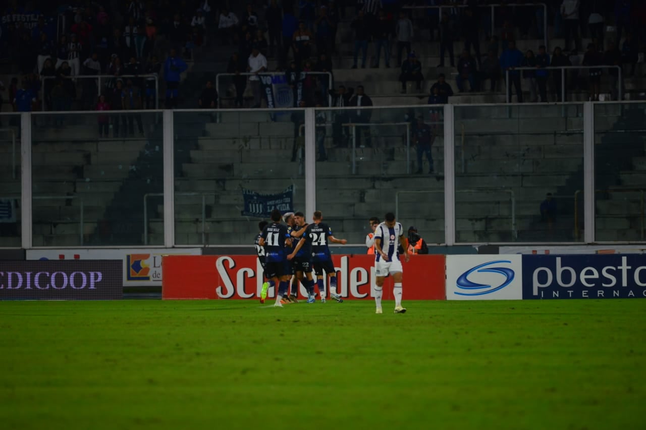 Talleres recibió a Independiente Rivadavia de Mendoza por la fecha 13 de la Zona A de la Copa de la Liga Profesional. El partido se jugó en el estadio Mario Alberto Kempes. (Nicolás Bravo / La Voz)