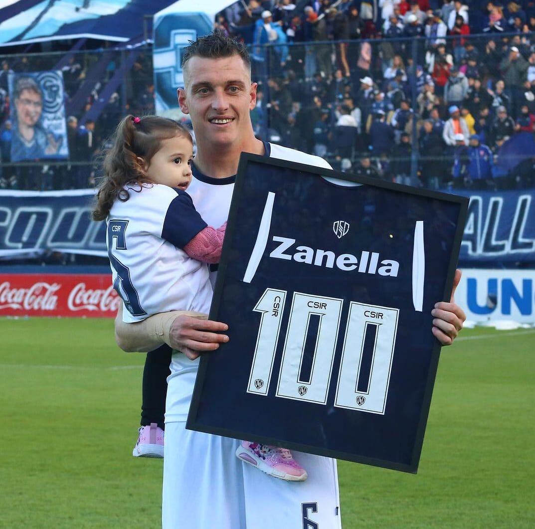 El Gringo Maidana, junto a su hija Emily, frente a Gimnasia de Jujuy - hace dos fechas- cumplió cien partidos visitiendo los colores de Independiente.