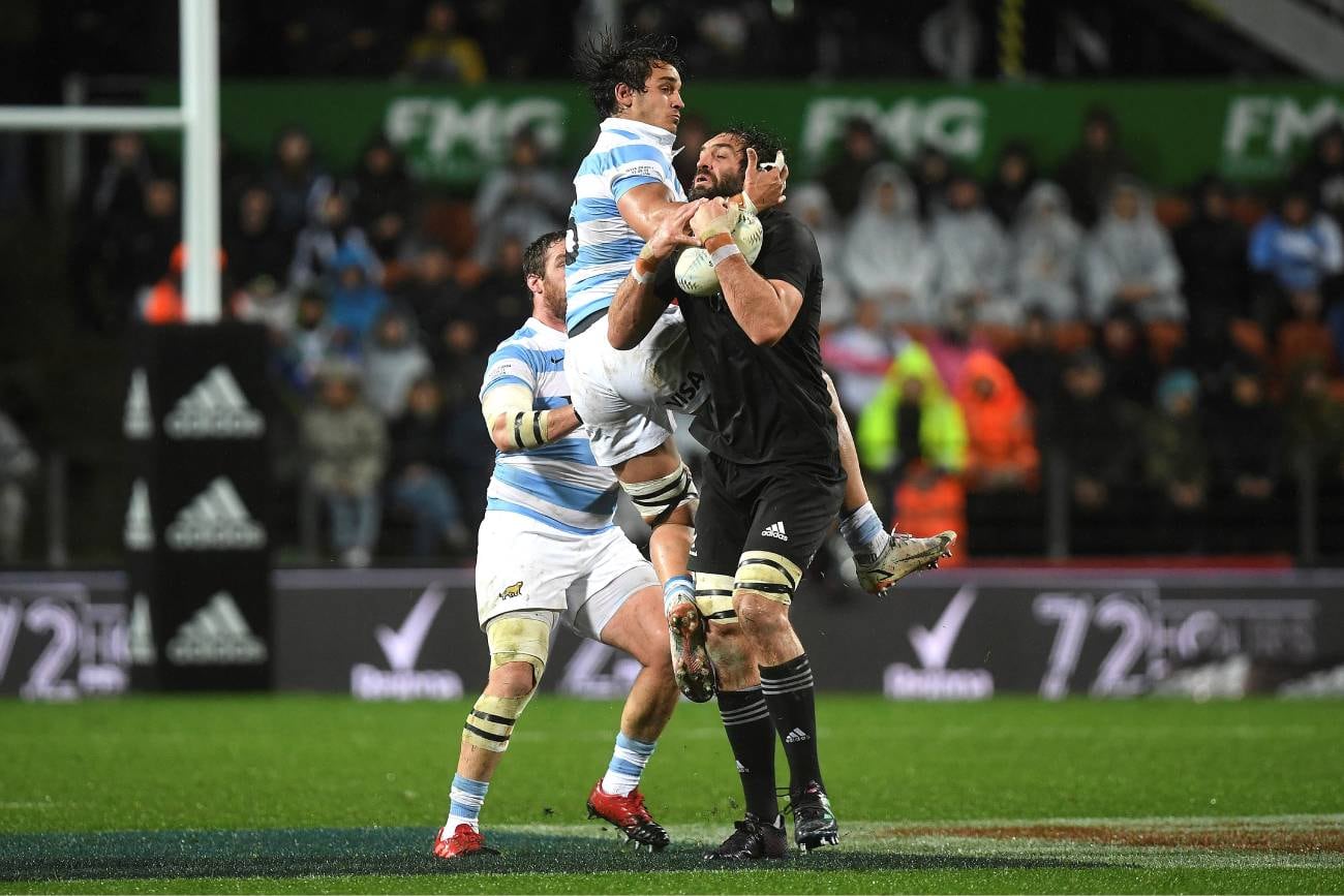 Samuel Whitelock, segunda línea de los All Blacks, está en duda para enfrentar a Los Pumas en Mendoza. (AP)