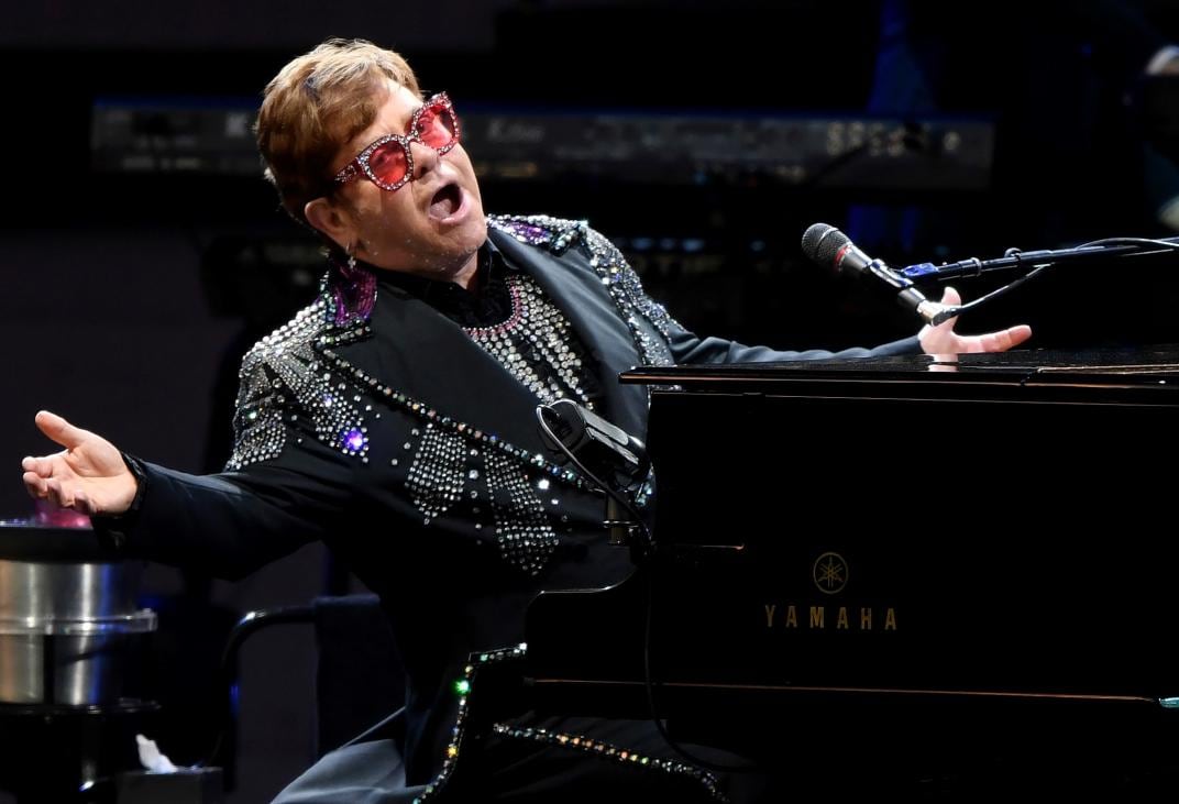 Elton John es de Aries